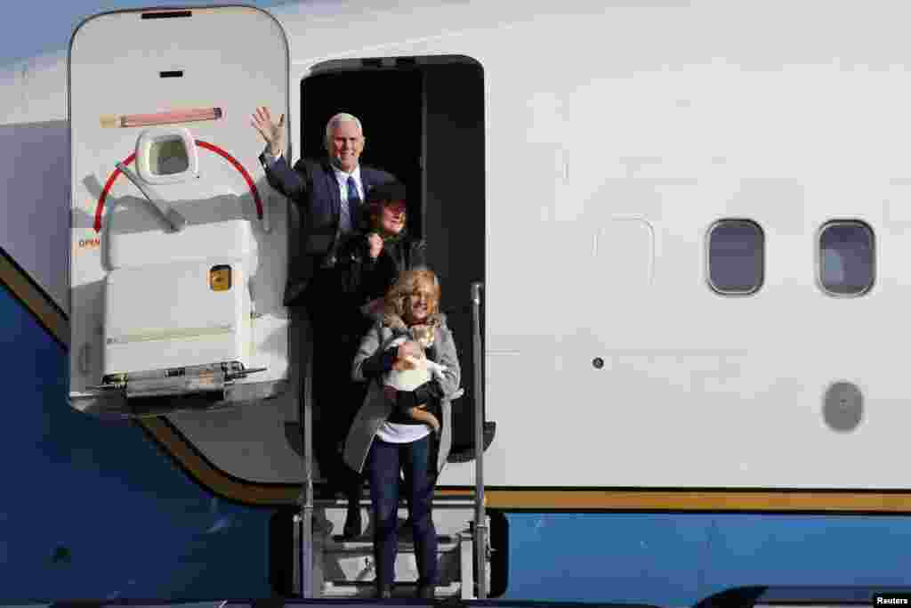 Vice President-elect Mike Pence, his wife Karen and daughter Charlotte (bottom) arrive on Air Force Two at Joint Base Andrews, Maryland, Jan. 9, 2017.