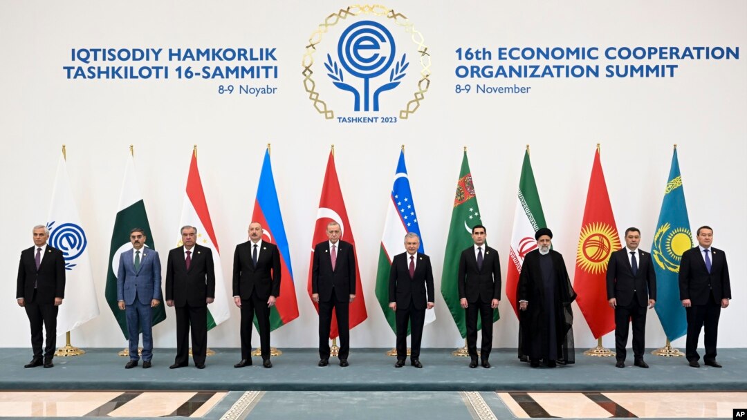 Markaziy Osiyo liderlari mintaqaviy birdamlik birlamchi vazifa ekanini aytadi, ammo ikki tomonlama aloqalar ham muhim, ayniqsa yirik davlatlar bilan