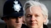Julian Assange, el fundador de WikiLeaks, de 40 años, llega a la Corte Suprema de Londres el miércoles 1 de febrero de 2012. Assange se declarará culpable de un cargo de delito grave en un acuerdo con el Departamento de Justicia de Estados Unidos.