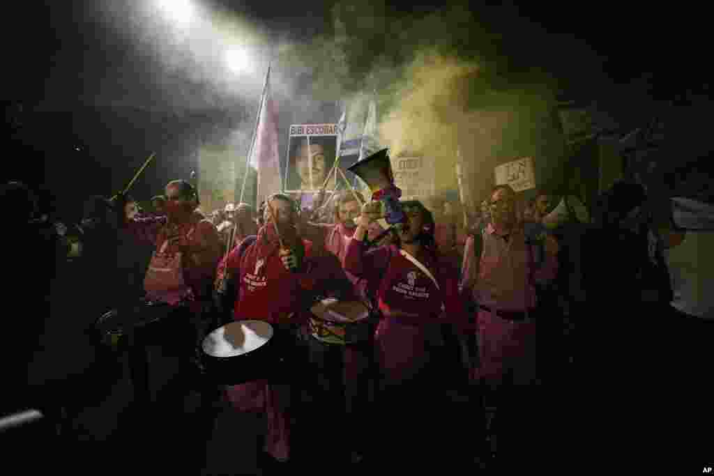 Israelis protest against plans by Prime Minister Benjamin Netanyahu&#39;s new government to overhaul the judicial system, near the Knesset, Israel&#39;s parliament in Jerusalem.