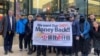 12月12日居英港人与活动人士于汇丰银行位于伦敦的总部外，举行示威 (美国之音/李伯安)