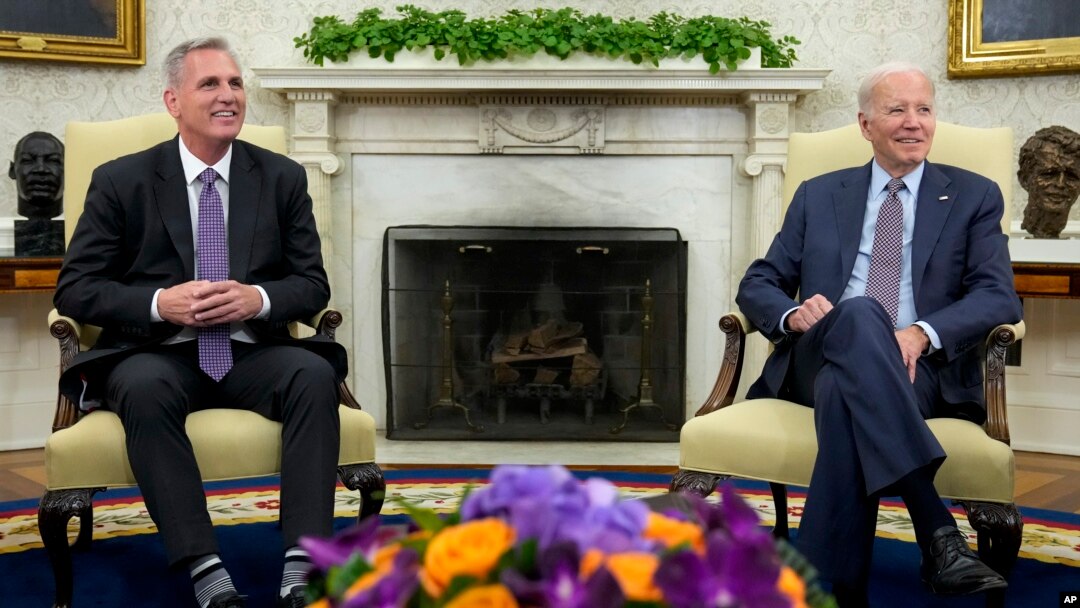Prezident Jo Bayden va Vakillar palatasi spikeri Kevin Makkarti murosaga erishgan