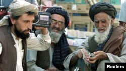 مرکز خبرنگاران افغانستان با اظهار نگرانی گفته است که محدودیت‌ها در زمینه کار رادیوها در افغانستان به گونۀ بی‌سابقه‌ افزایش یافته است.