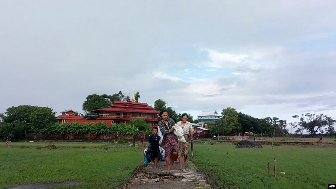 ရခိုင်ပြည်နယ် ပေါက်တောမြို့နယ်အတွင်း မြန်မာစစ်ကောင်စီနဲ့ ရခိုင်လက်နက်ကိုင် AA အဖွဲ့ကြားတိုက်ပွဲတွေကြောင့် နေရပ်စွန့်ခွာထွက်ပြေးကြရသူများ (နိုဝင်ဘာ ၁၉၊ ၂၀၂၃)
