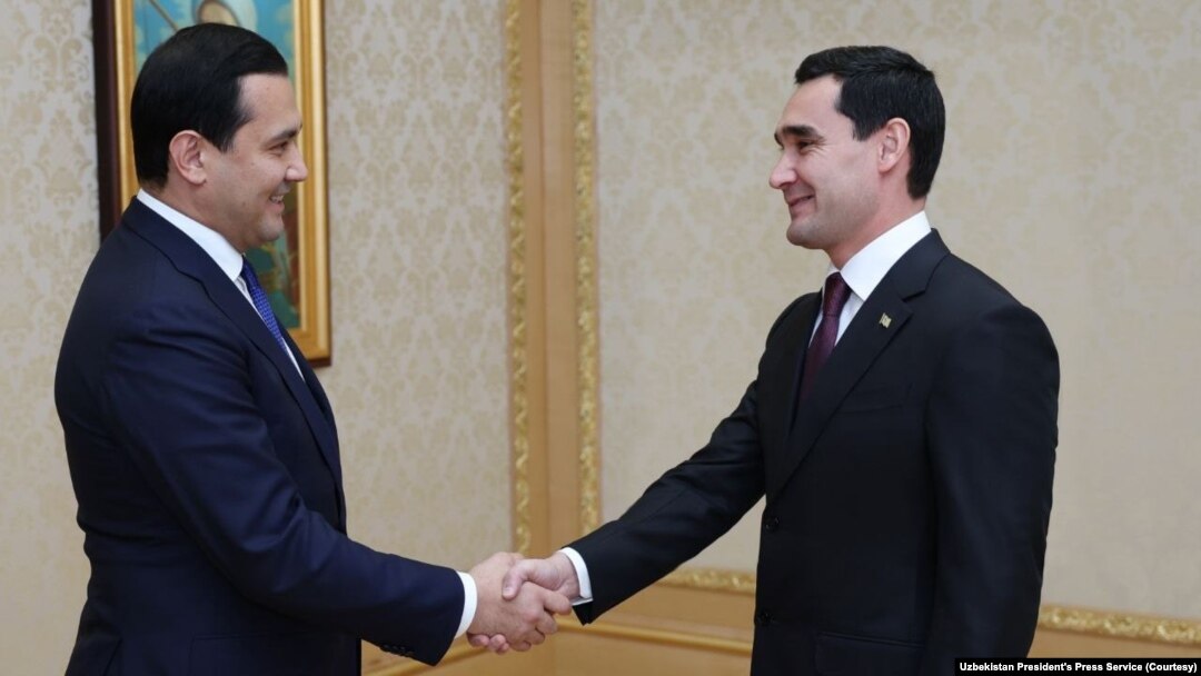 Turkmaniston Prezidenti Sardor Berdimuhammedov (o'ngda) O'zbekiston Prezidenti Administratsiyasi rahbari Sardor Umurzoqov bilan, 2022-yil, 12-dekabr.