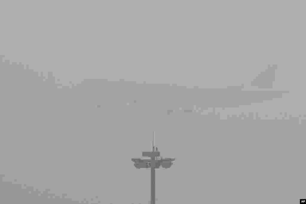 An Air China passenger plane prepares to land at the Beijing Capital International Airport through heavy smog.