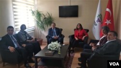 Rêvebirên HDP û DEVA eyda hevdu pîroz dikin