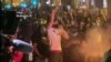 Jelang Jam Malam di Washington, Massa Masih Berkeliaran