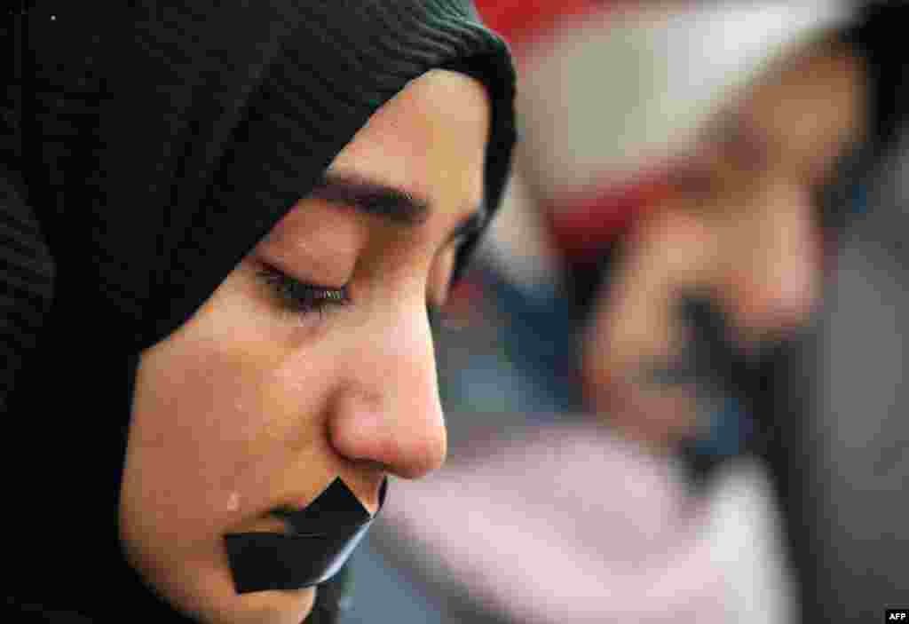 A Bosnian Muslim woman cries as several thousands of protesters gather to raise their voice against the killing in eastern Aleppo, Syria, during a rally in Sarajevo.