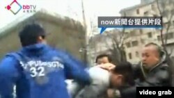 香港記者在京採訪遭遇暴力(香港now新聞台視頻截圖)