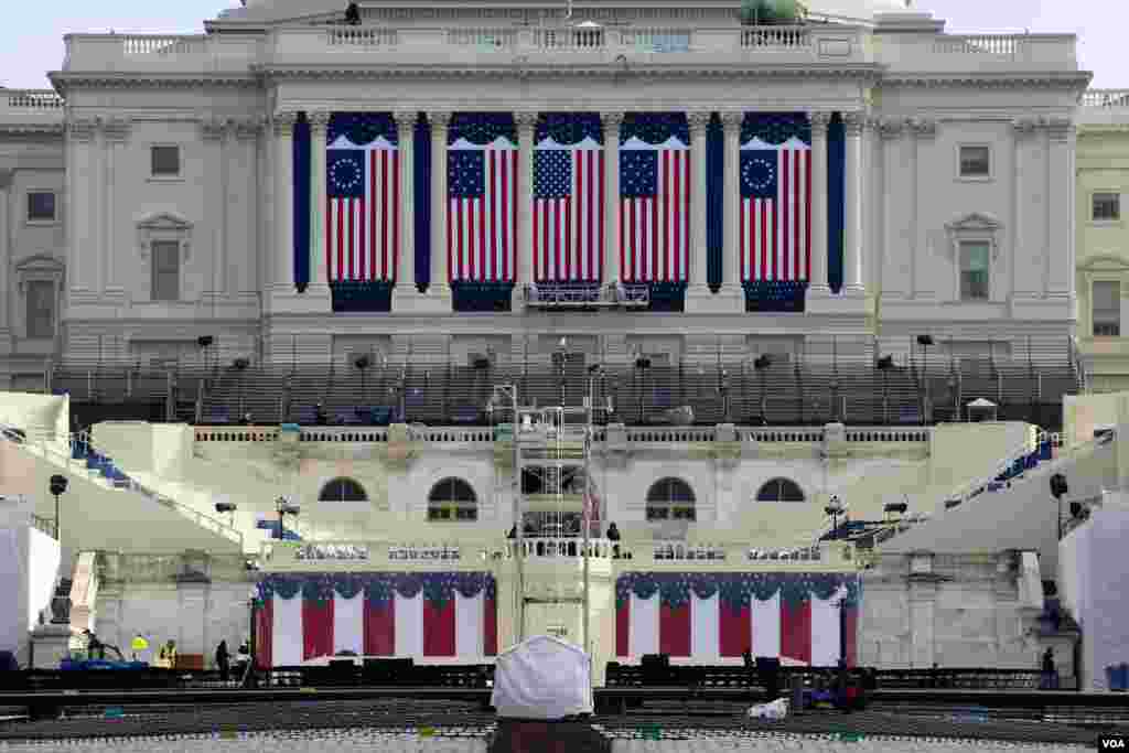 Preparations continue at the U.S. Capitol in Washington, D.C., for the inauguration of Donald Trump as the 45th president of the United States. (Photo: B. Allen/VOA)