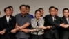 นางสาวแพทองธาร ชินวัตร (กลาง) จับมือกับแกนนำพรรคร่วมรัฐบาล ในการแถลงข่าววันที่ 15 สิงหาคม 2567 (ที่มา: AP)