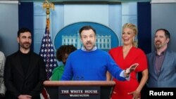 Ekipa serije "Ted Laso" na brifingu Bele kuće u Vašingtonu 20. marta 2023.