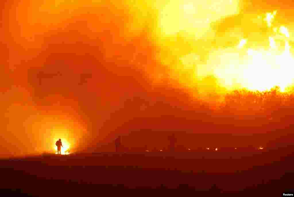 Villagers are seen during a forest fire in the town of Litueche in the O&#39;Higgins region, south of Chile, Jan. 24, 2017.