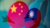 资料照：图片显示中国国旗和台湾旗帜与军机（路透社）