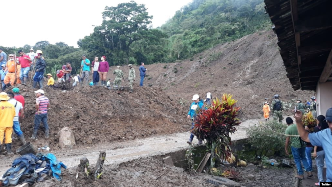 La avalancha se produjo en una zona rural del municipio de Rosas, en el departamento del Cauca, en la Cordillera Occidental de los Andes colombianos.