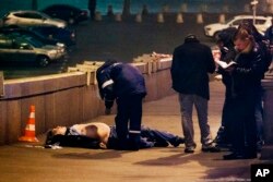 俄罗斯主要的反对党领袖、前副总理鲍里斯·涅姆佐夫星期五晚上在莫斯科市中心一座桥上遭枪杀身亡。