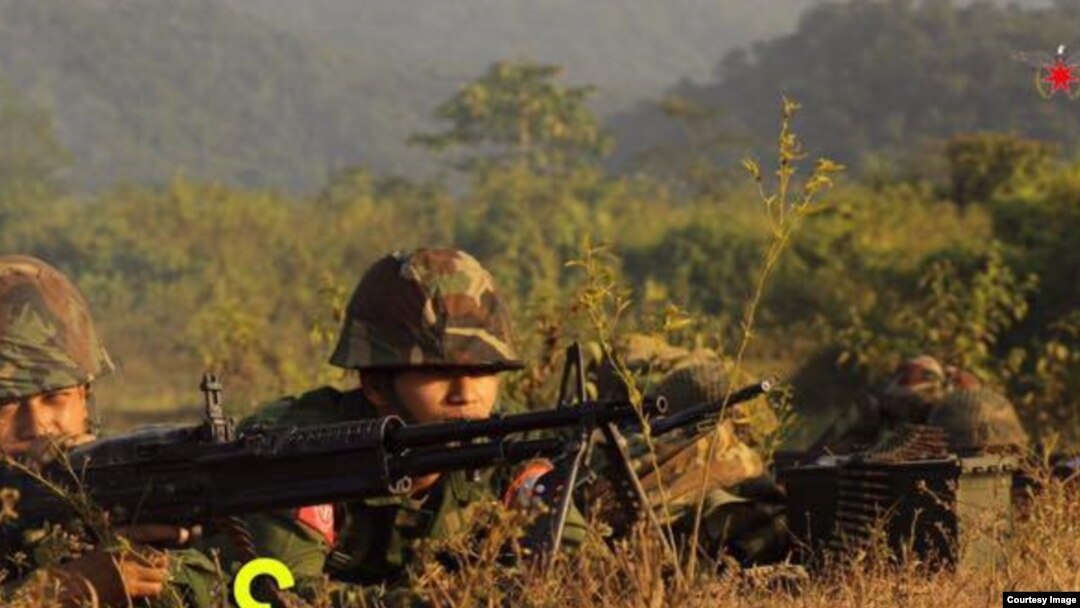 AA တပ်ဖွဲ့ဝင်များ (ရက္ခိုင့်တပ်မတော် - သတင်းနှင့် ပြန်ကြားရေးဌာန)