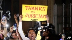 Indians hold banners and shout slogans outside Tihar central prison in New Delhi, March 20, 2020. Four men who were sentenced to capital punishment for the 2012 gang rape of a 23 year-old student on a moving bus in New Delhi have been executed.
