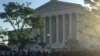 Верховный суд США временно оставил в силе указ Трампа 