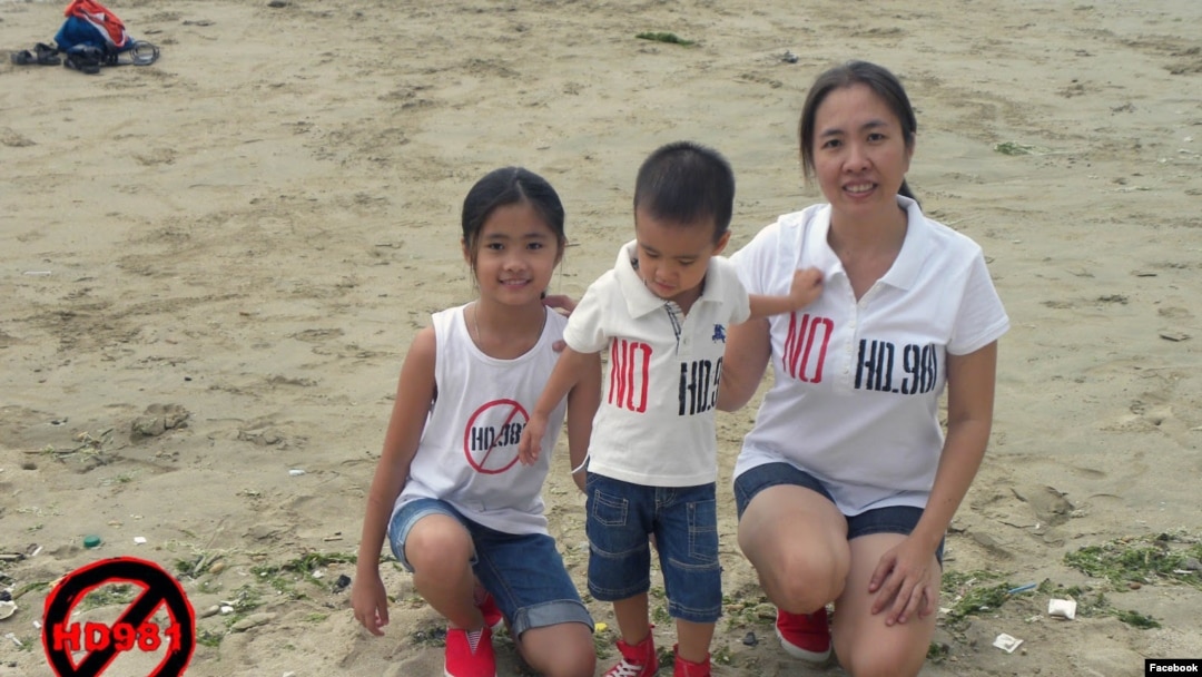 Blogger Mẹ Nấm - Nguyễn Ngọc Như Quỳnh và hai con nhỏ.