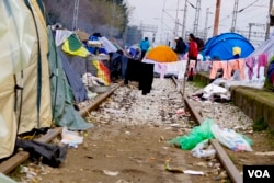 Refugees are on the tracks but going nowhere. (Jamie Dettmer for VOA )