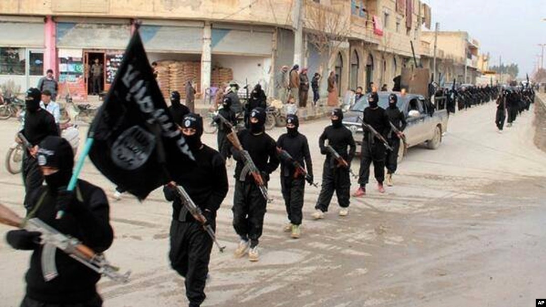 Chiến binh Nhà nước Hồi giáo tại Raqqa, Syria.