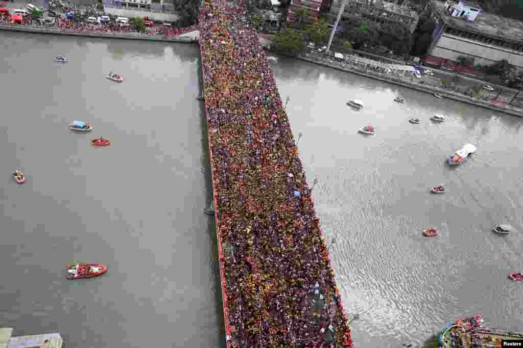 Devotees occupy Jones bridge as they take part in the annual procession of the Black Nazarene in metro Manila, the Philippines.