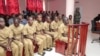 José Julino Kalupeteca e seguidores no Tribunal Provincial de Huambo, Angola
