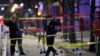 Denverska policija na mestu masovne pucnjave na Market Stritu tokom proslave prve pobede Denver Nagetsa u finalu NBA lige, 13. juna 2023. (Foto: AP/David Zalubowski)