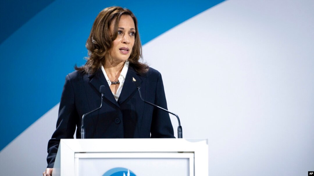 AQSh vitse-prezidenti Kamala Harris Parij Tinchlik forumida. 11-noyabr, 2021. 