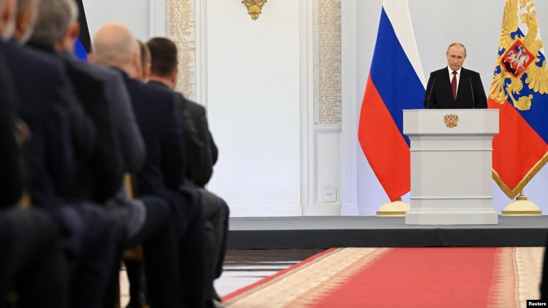 Rossiya Prezidenti Vladimir Putin Ukrainaning to'rt hududini Rossiya tarkibiga qo'shib olish haqidagi shartnomani imzolash marosimida nutq so'zlamoqda, Moskva, Rossiya, 2022-yil, 30-sentabr.