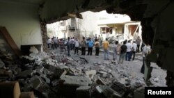 Bombs Kill Shi'ite Pilgrims Across Iraq 