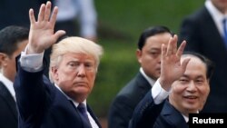 美国总统川普与越南国家主席陈大光离开联合记者会。（2017年11月12日）