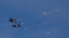 资料照：台湾空军F-16战机在北部的新北市上空进行训练。（2023年7月20日）