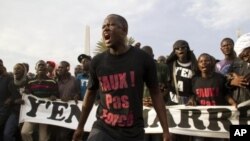 Protesters opposed to President Abdoulaye Wade running for a third term shout slogans during a rally in Dakar, Senegal, (file photo).